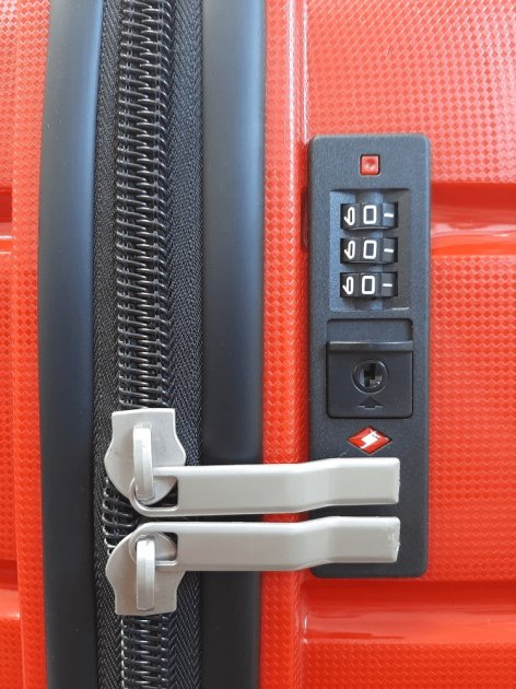 Дорожный большой полипропиленовый чемодан MADDISON 01103 L RED - 2