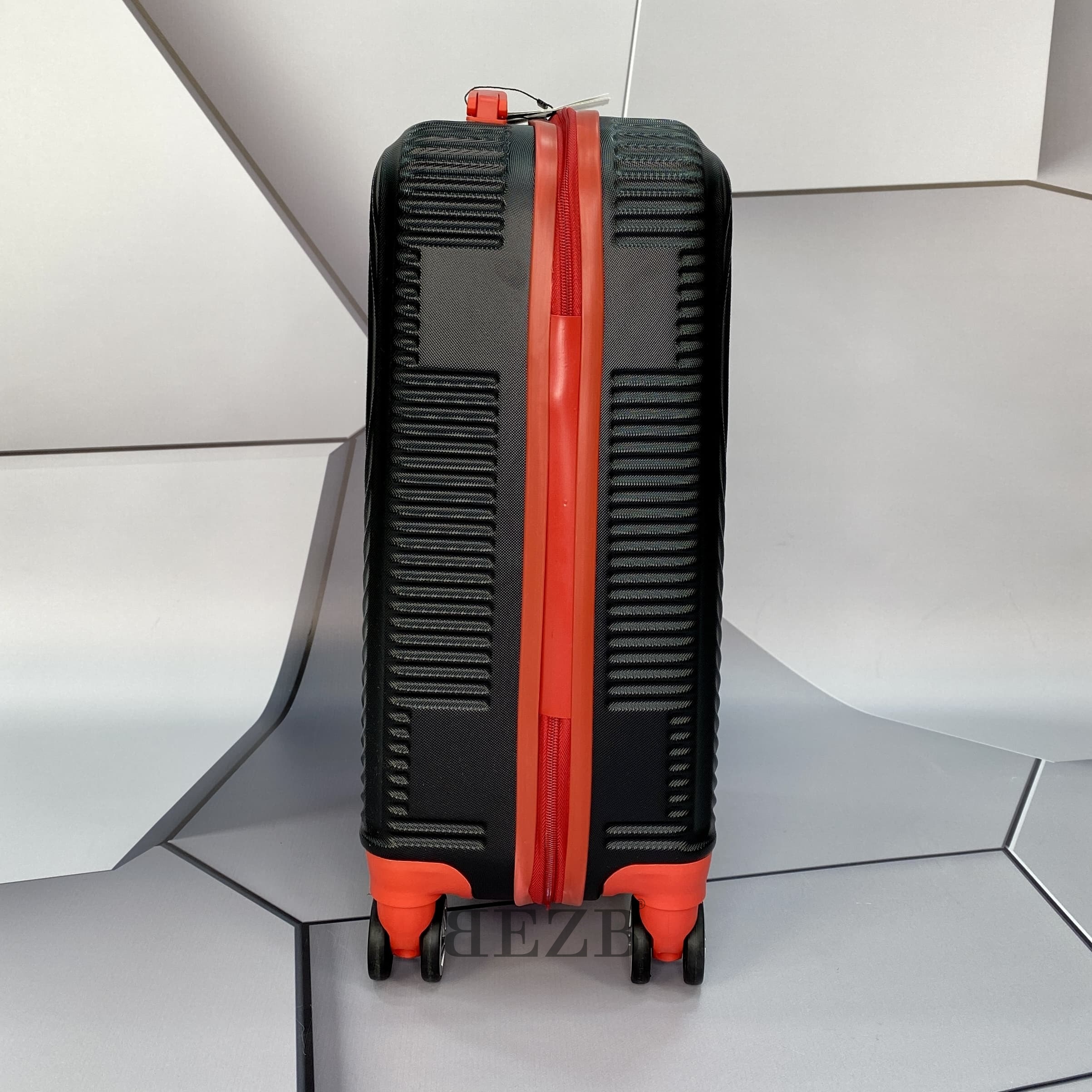 Малый чемодан для ручной клади из АБС Поликарбонат V341 S BLACK/RED - 3