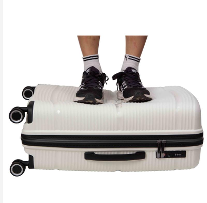 Дорожный малый полипропиленовый чемодан под ручную кладь snowball 94103 на 4 двойных колесах - 2