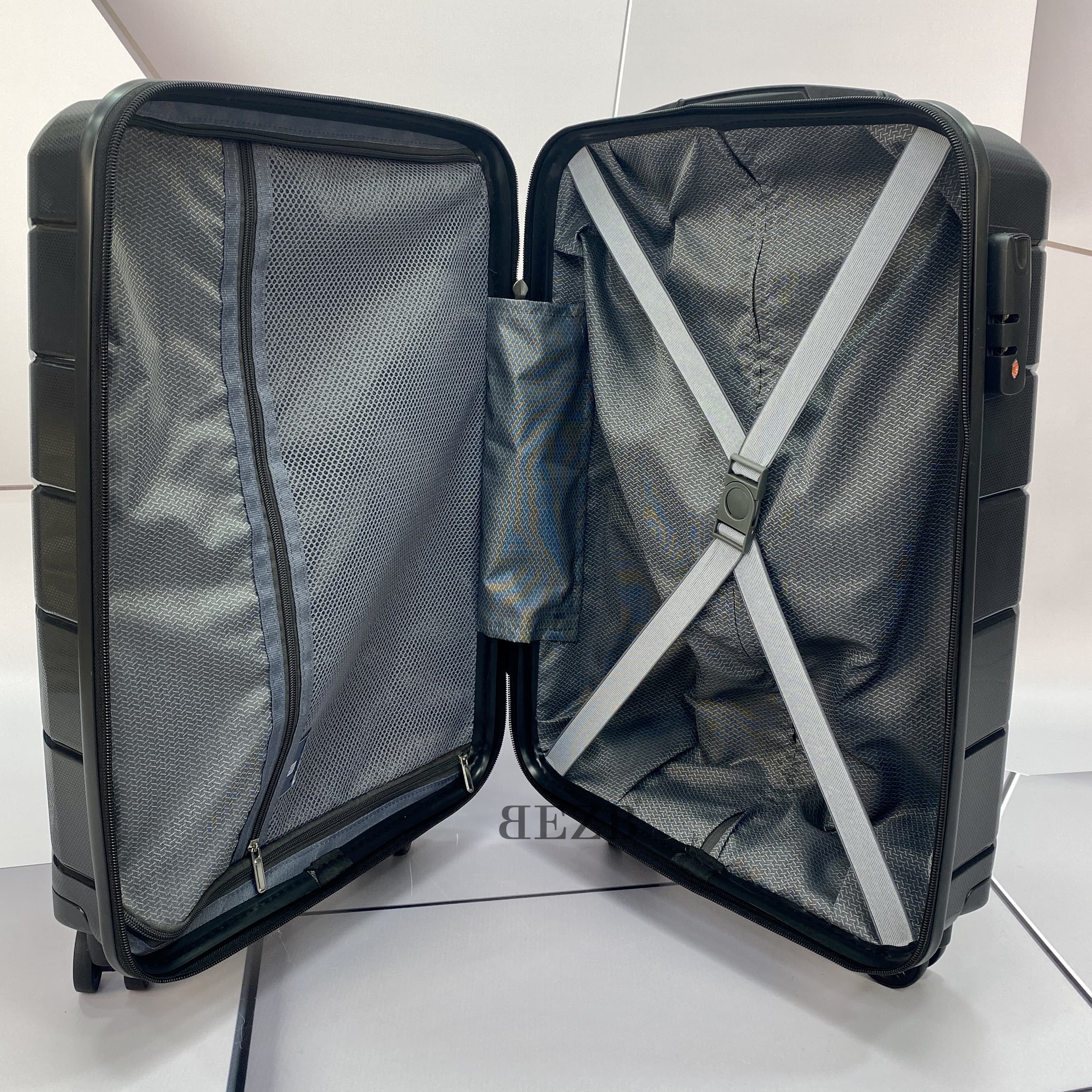 Средний чемодан из полипропилена MCS V366 M BLACK! Для 18 кг! - 2