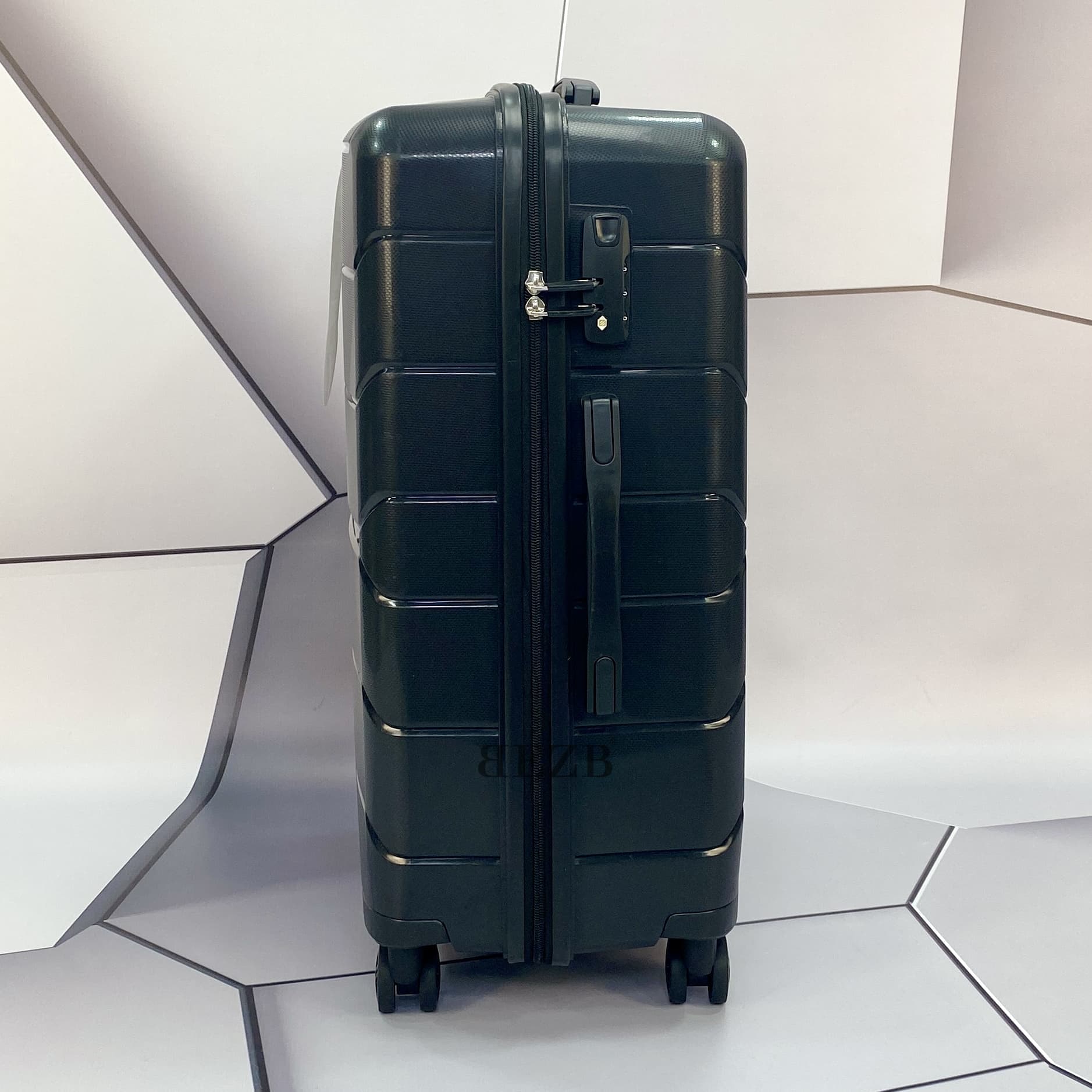 Комплект чемоданов из ПОЛИПРОПИЛЕНА! Ударостойкиe ! SET MCS V366 BLACK - 6